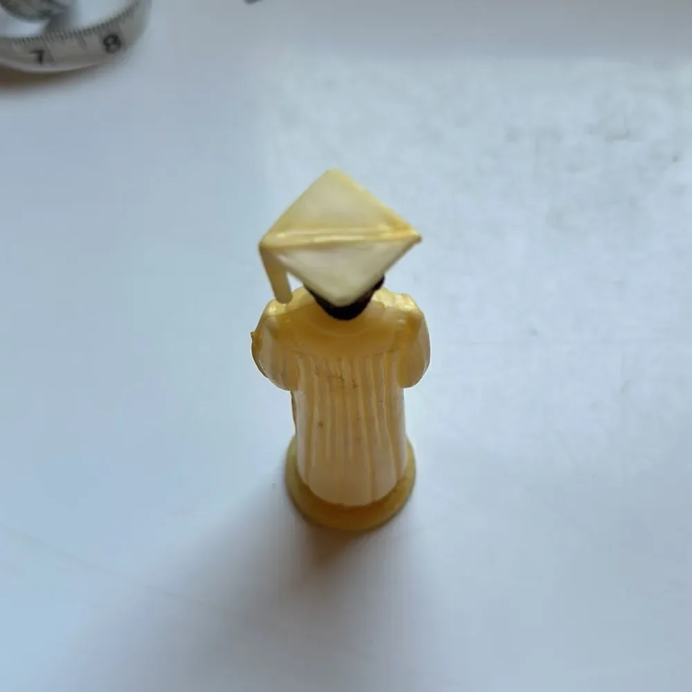 Vintage thin hard plastic‎ female graduate holding diploma cake topper